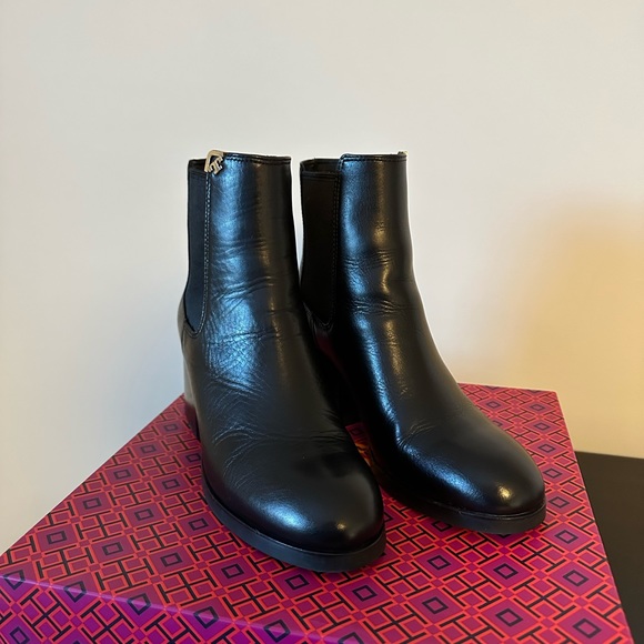 Tory Burch Nicola Bootie - Picture 8 of 12